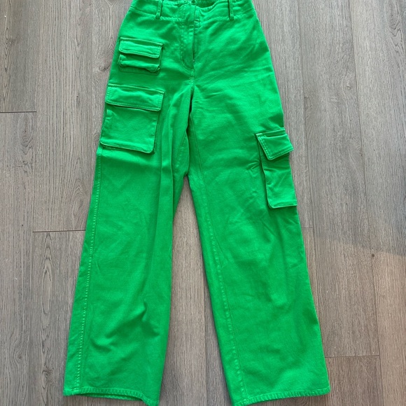 Aritzia Cargo Pants - Picture 1 of 4